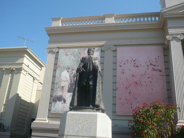 Johnstone Park King George Statue