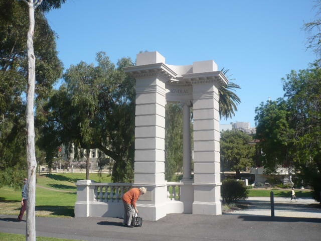 Johnstone Park Memorial Gates 1