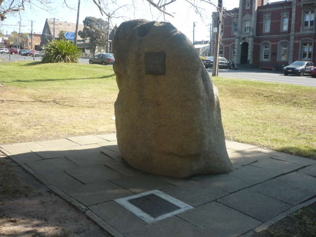 Johnstone Park GR King Memorial Stone 2