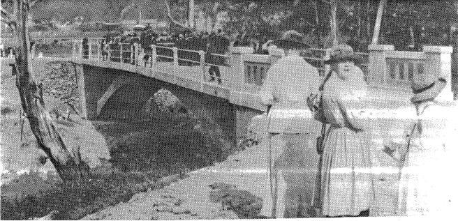 142 - Concrete Arch Bridge Hurstbridge 02 - Opening of Bridge in 1917 (ELHPC No.1054) - Shire of Eltham Heritage Study 1992
