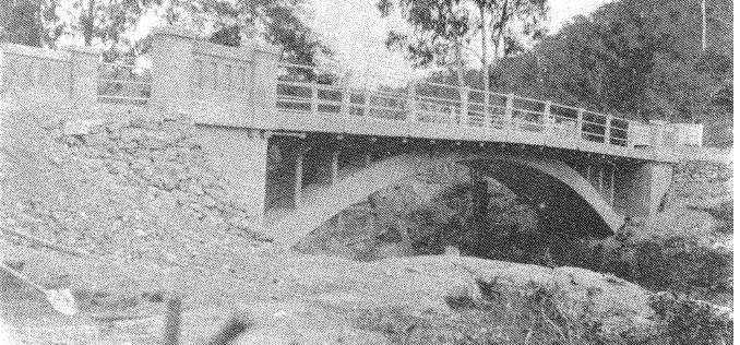 142 - Concrete Arch Bridge Hurstbridge 10 - Old photograph of the bridge - NOTE its approaches and settings - End of construction? (ELHPC No.1055/1061) - Shire of Eltham Heritage Study 1992