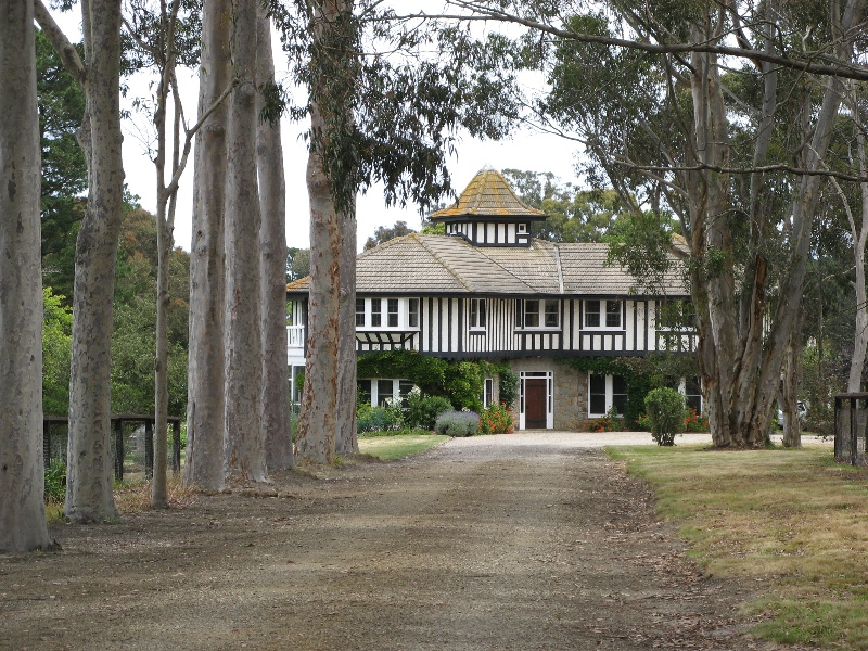 Westerfield_house from drive_KJ_Dec 08