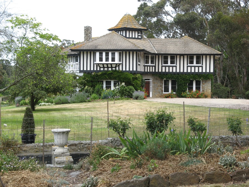 Westerfield_house garden lily pond_KJ_Dec 08