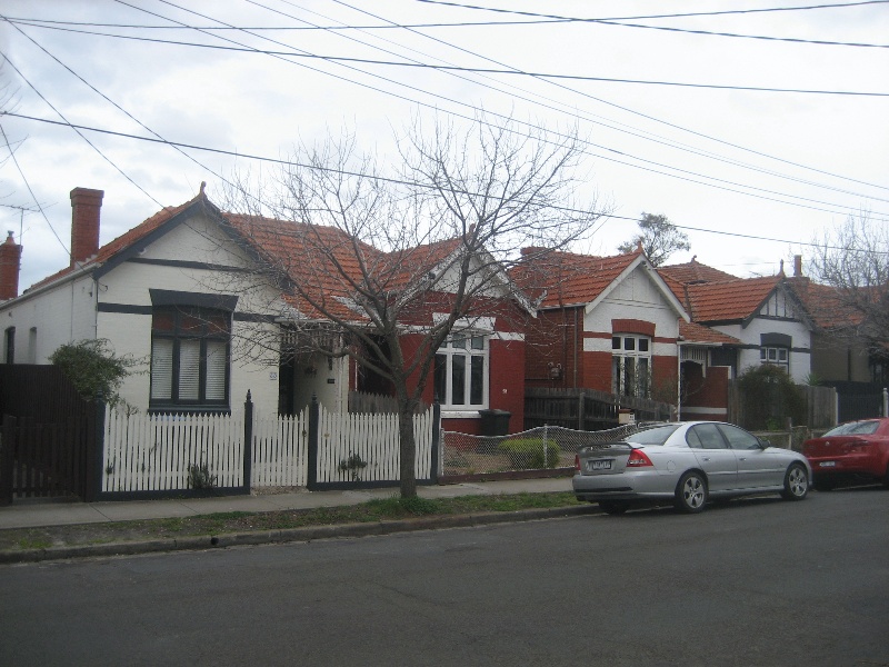 Edwardian semi-detached cottages on the south side of Edsall Street.
