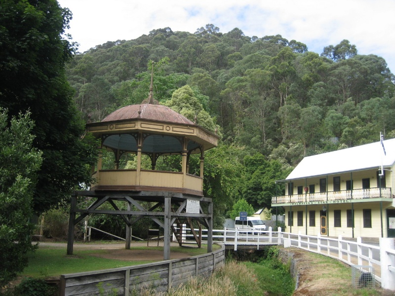 Walhalla Bandstand with Star Hotel