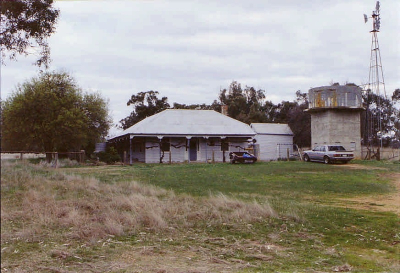 GL 18 1 - Photograph, early homestead in flood plain of river. - Shire of Northern Grampians - Stage 2 Heritage Study, 2004