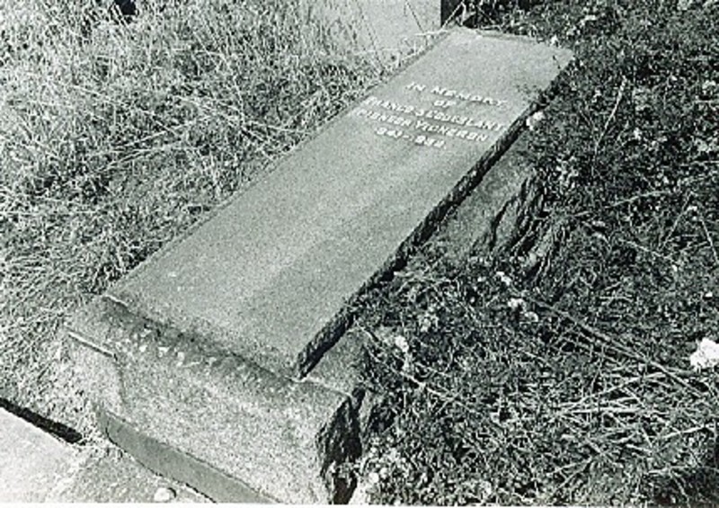 B5146 Coueslant Grave