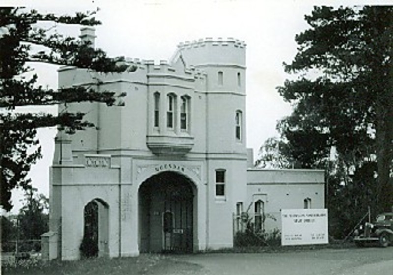 B1194 Gatehouse Mount Eliza
