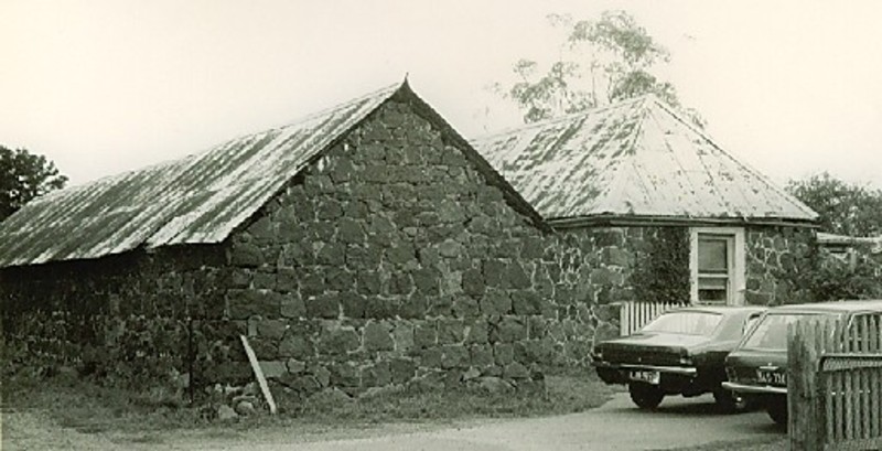 B2312 Ziebell's Cottage &amp; Barn