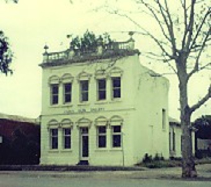 B5473 Former Colonial Bank