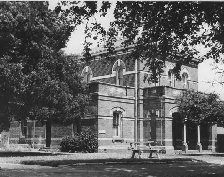 B2436 Warragul Court House