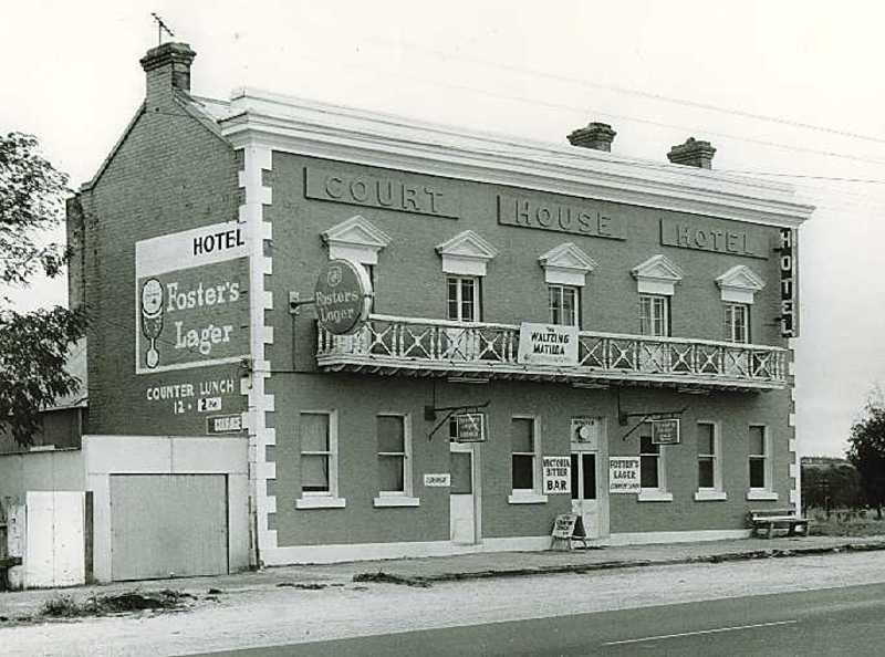 B1153 Waltzing Matilda Hotel