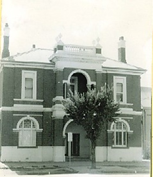 B1731 Fmr Post Office Yarrawonga