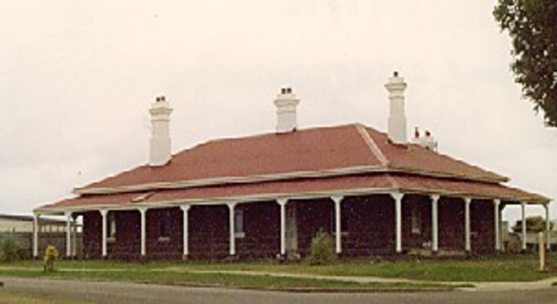 B2323 Lighthouse Keeper's Cottage Portland