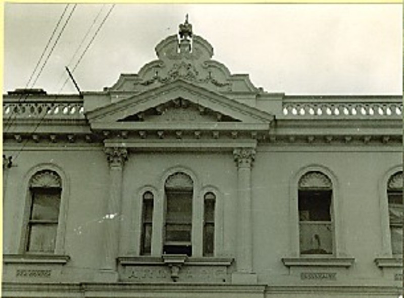 b260 Parapet Of Arcade