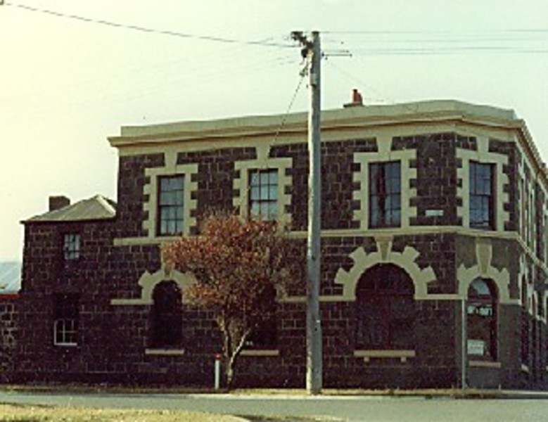 B1144 Former George &amp; Dragon Hotel