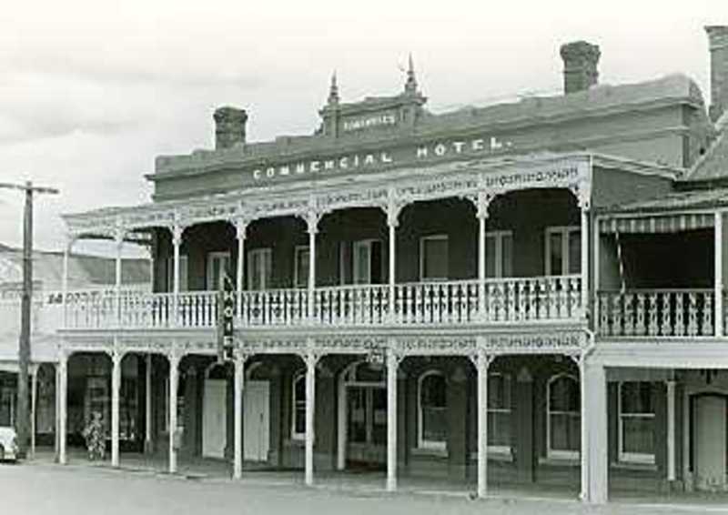 B1992 Tanswell's Hotel