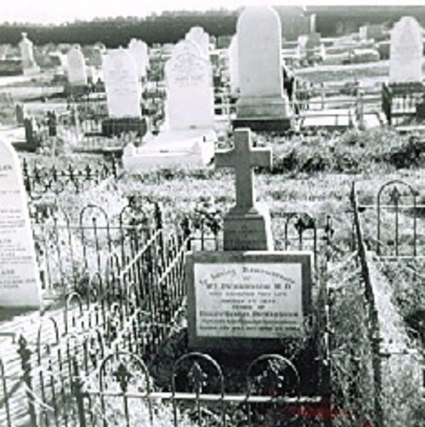 B2648, Grave of Dr. W L Richardson