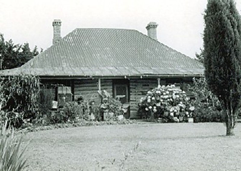 B1837 Chock &amp; Log Cottage, Poowong