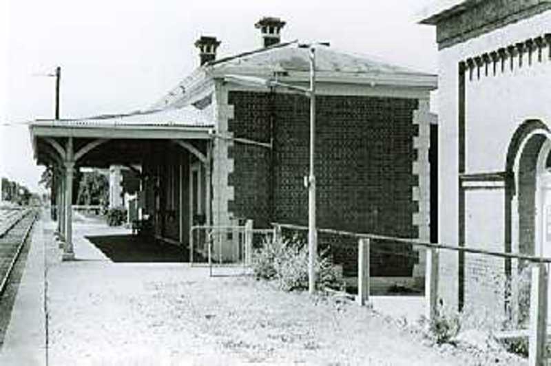 B4913 Railway Station