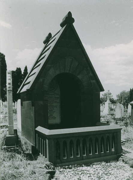 B2170 Tomb of John Pascoe Fawkner