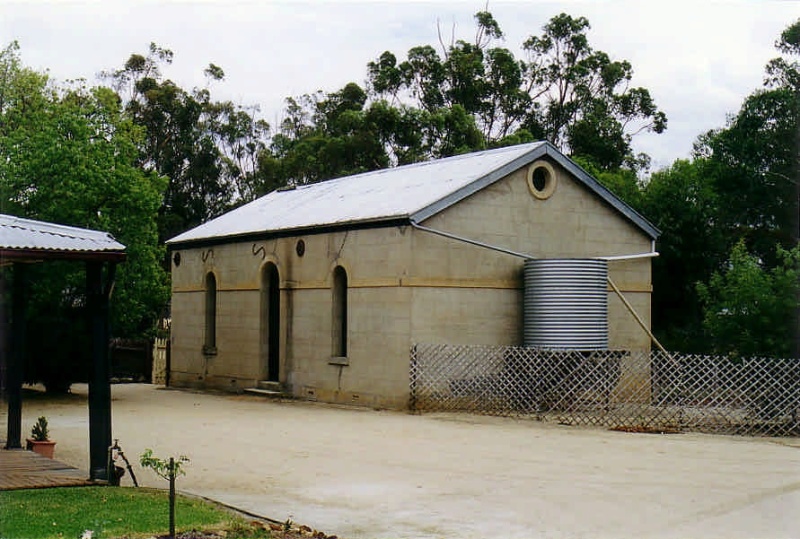 MAW 02 4 - Photograph of rendered brick storehouse - Shire of Northern Grampians - Stage 2 Heritage Study, 2004