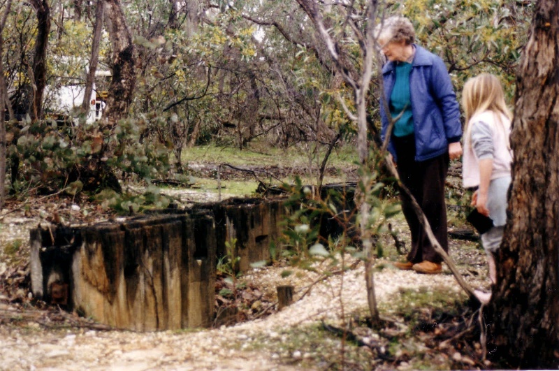 MR 01 1 - 1930s machine base. Dorothy King (nee Kingston) and Jane Kingston - Shire of Northern Grampians - Stage 2 Heritage Study, 2004