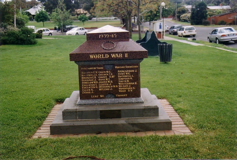 SD 140 - W.W.II Memorial, Napier Street, ST ARNAUD