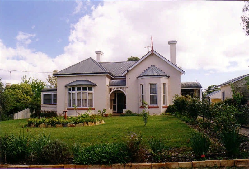 SD 215 - House - 'Symington House', 29 Queens Avenue, ST ARNAUD