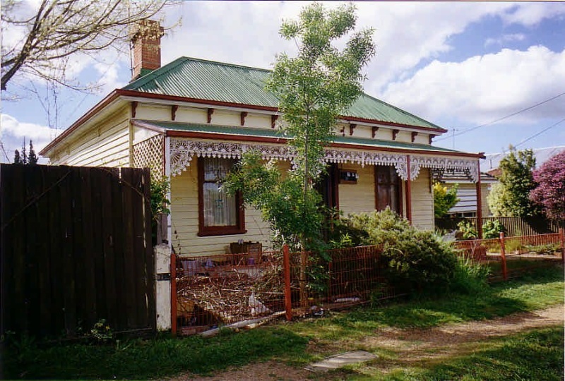 SD 236 - House, 10 Raglan Street, ST ARNAUD