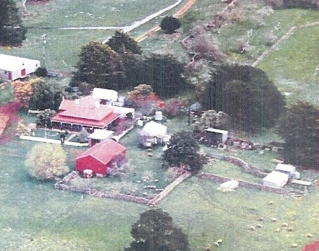 Burgers farm_stable in centre, main cottage under tree to its right