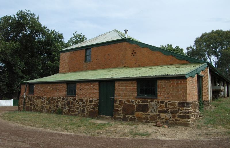 RED BRICK BARN SOHE 2008