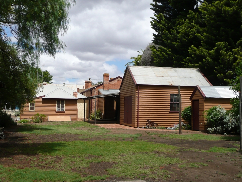 FORMER BLACKSMITH'S COTTAGE AND SHOP SOHE 2008