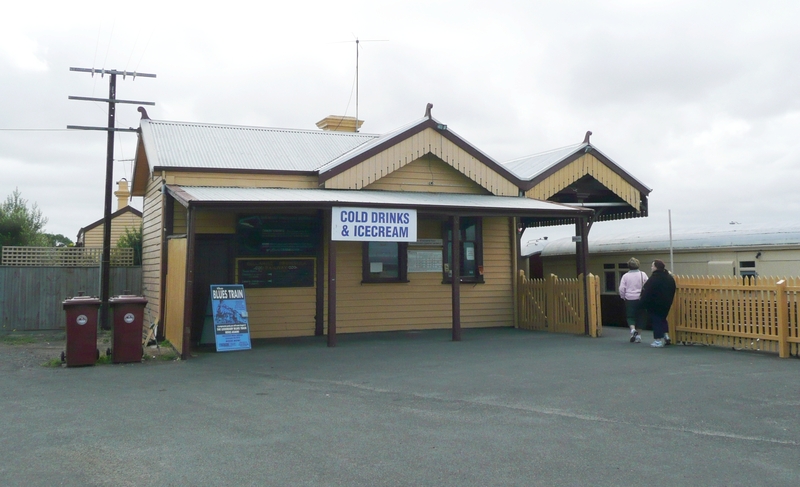 QUEENSCLIFF RAILWAY STATION SOHE 2008