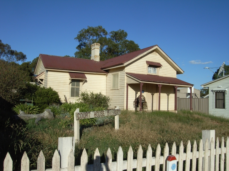 BALMORAL COURT HOUSE SOHE 2008