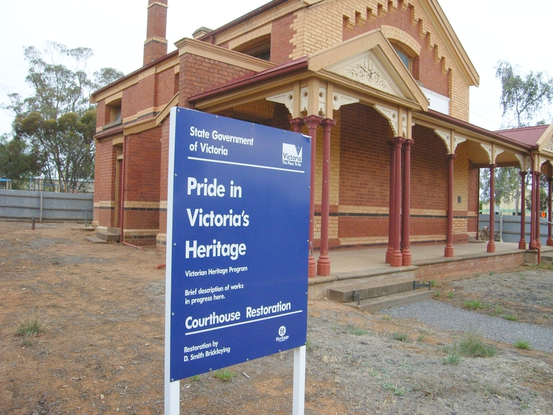 WYCHEPROOF COURT HOUSE SOHE 2008