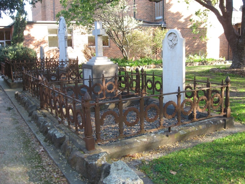 H0124 St Andrews Brighton graveyard view 1 May 2009