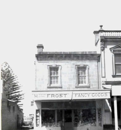 B0877 Shop upper storey before alterations