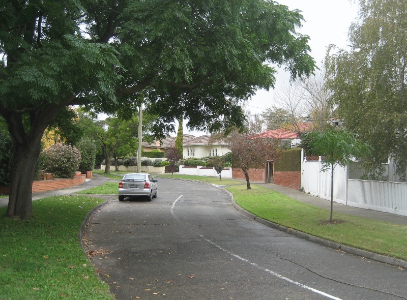 Winton Vale Crescent looking east from Malvern Road