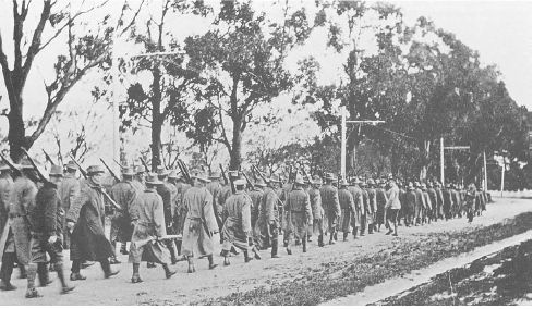 Figure 2.08: Ballarat trainees march beside Lake Wendouree. - Ballarat Heritage Precincts Study, 2006
