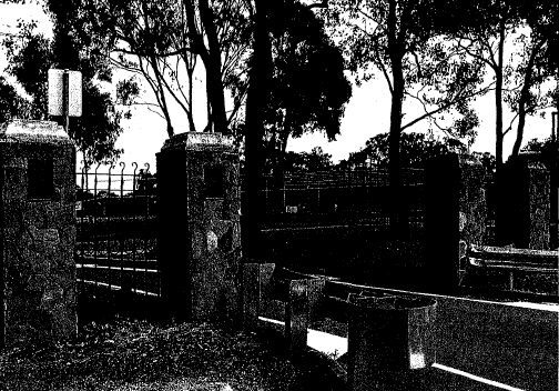 HO249 - Plenty War Memorial Gates