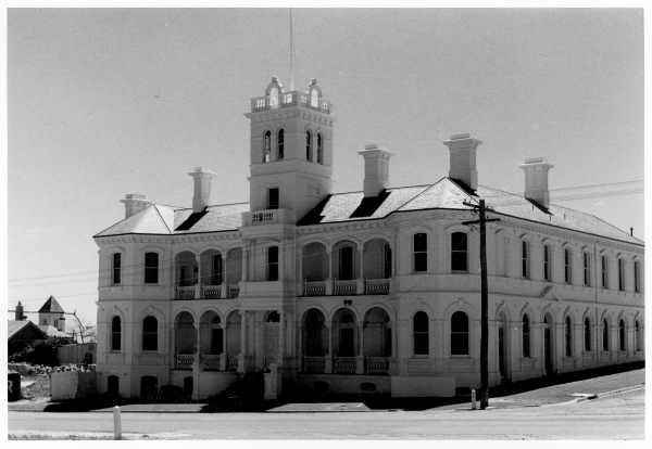Royal Hotel, c. 1966. Source: State Library Victoria (b19651)