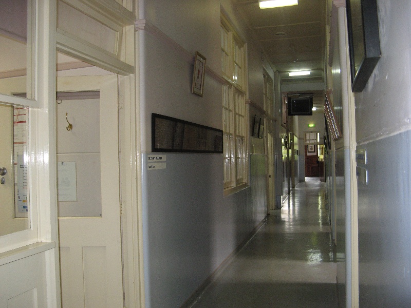 Bendigo Senior Secondary College_classroom corridor of 1930 building_KJ_Nov 09