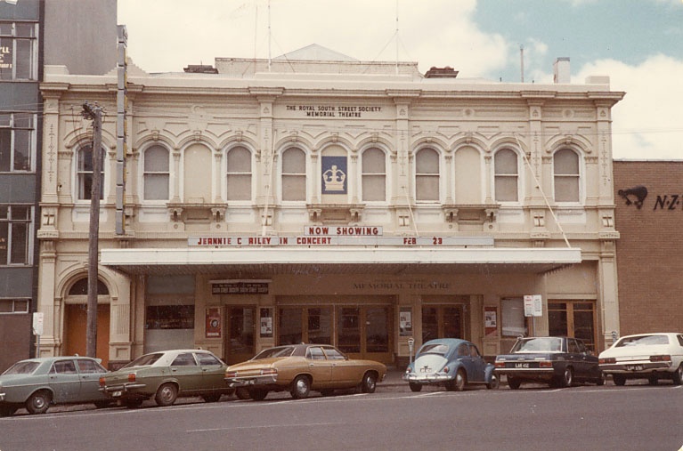 B3566 Memorial Theatre (former Her Majesty's) Ballarat