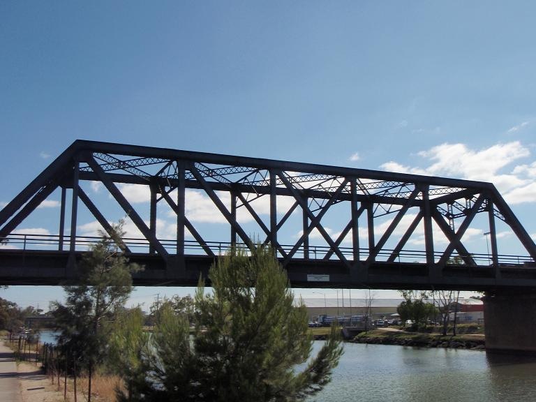 HO107(2) - Rail Bridge over Maribyrnong River &amp; Tunnel, Bunbury Street, Footscray.JPG