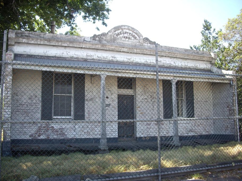 HO180 - Dee Cottage. 221 Whitehall Street, Yarraville.JPG