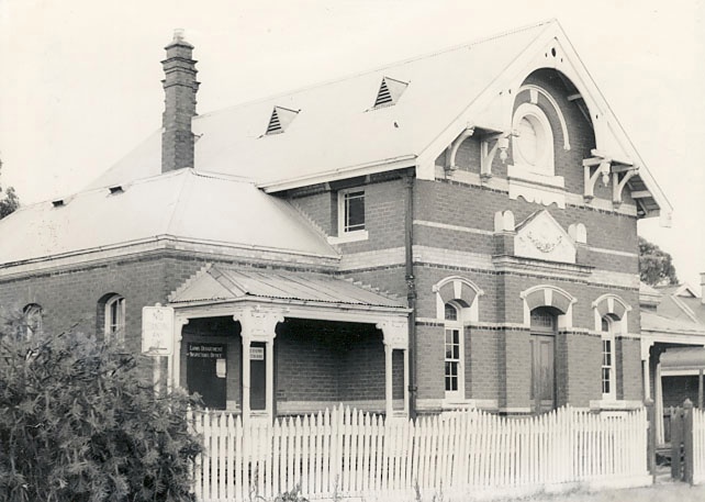 B1733 Court House Yarrawonga