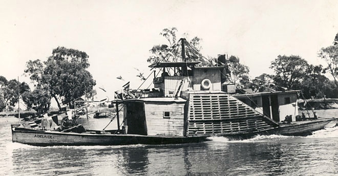 B1745 Paddle Steamer Adelaide Echuca