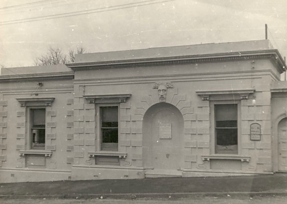 B0313 fmr State Savings Bank &amp; Police Station Castlemaine
