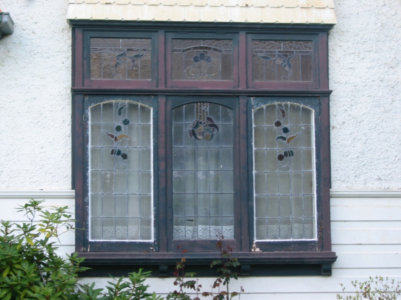 6 Waterdale Road 7 - leadlight and stained glass window.jpg